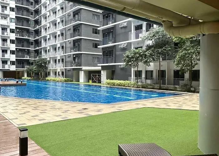 Eyalove's Staycation Apartahotel *